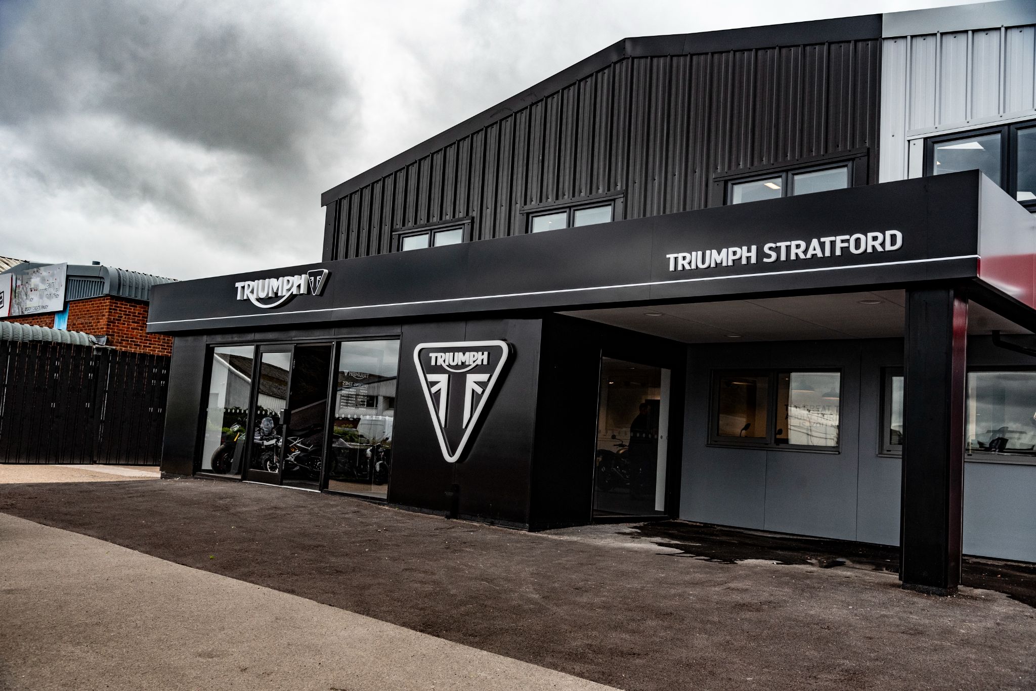 Blade Triumph Stratford Bike dealership in